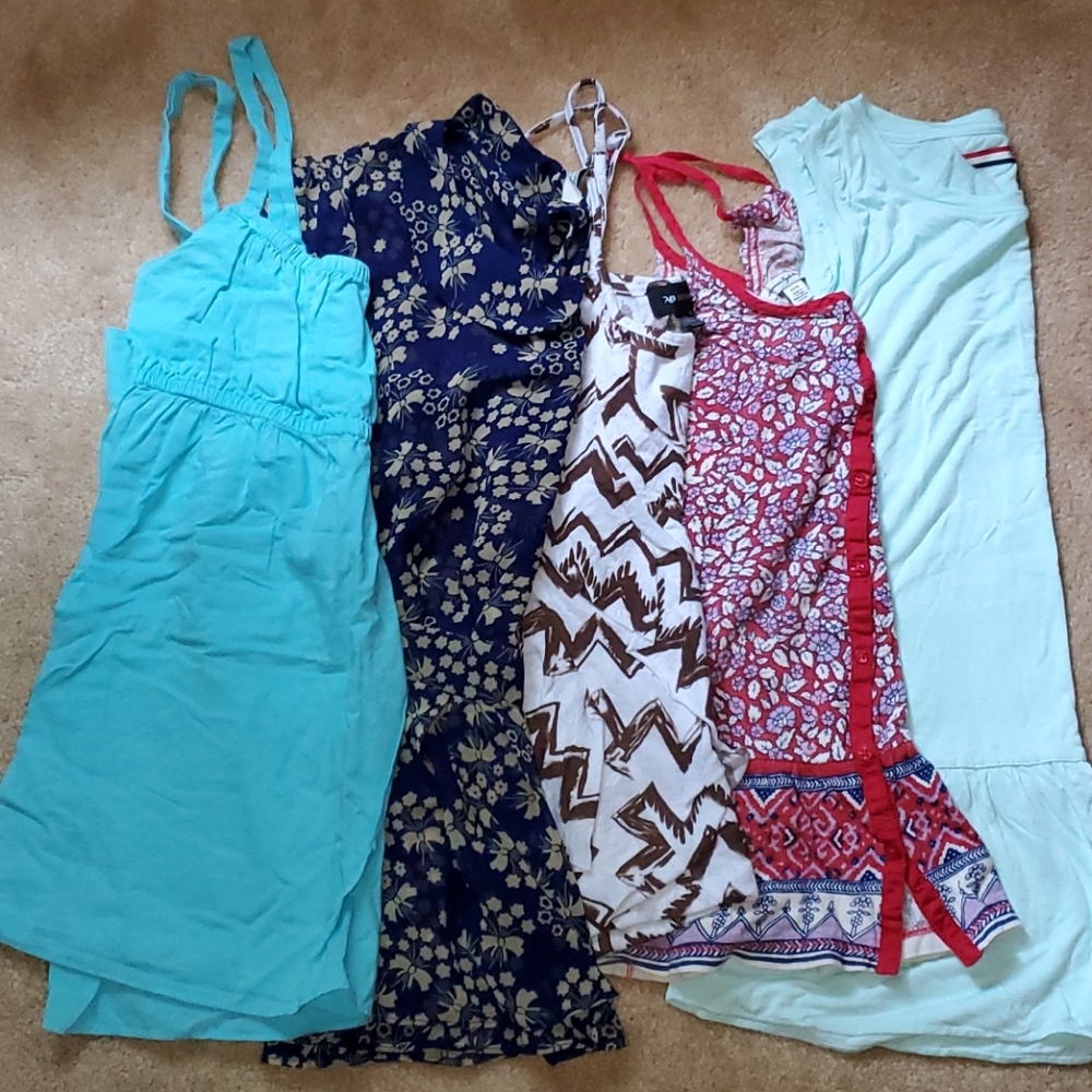 Bundle of 4 cute tops